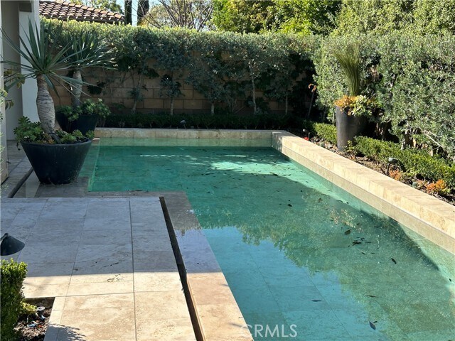 Building Photo - 45 Skyward