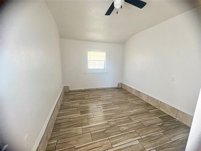 Building Photo - 1228 SW 50th St