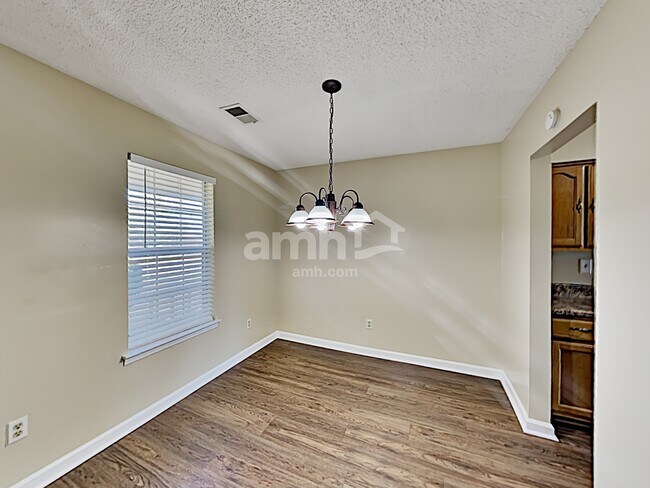 Building Photo - 5534 Ross Rd