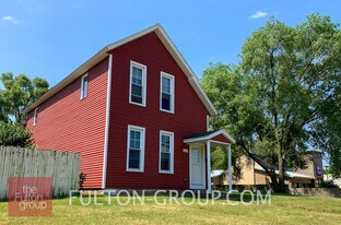 Building Photo - 832 Michigan St NE