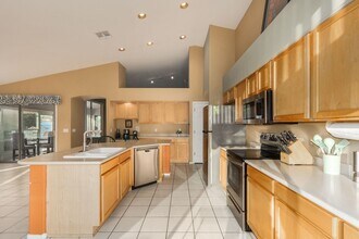 Building Photo - Spectacular 5 bdrm Home, OFFERS SOLAR ELECTRIC!