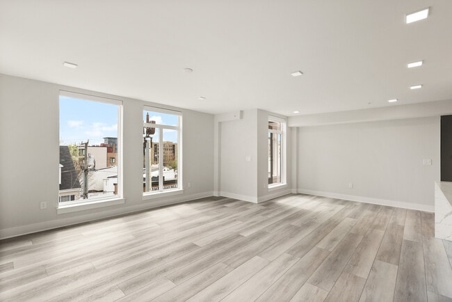 Building Photo - 701 N Henry St