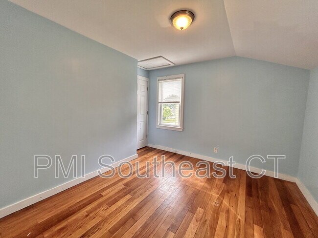 Building Photo - 60 Hawthorne Dr