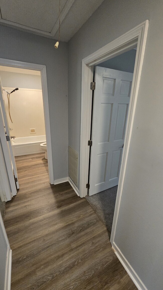 Building Photo - 405 Brentwood Dr