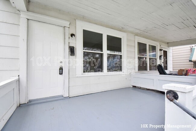 Building Photo - 332 Lechner Ave