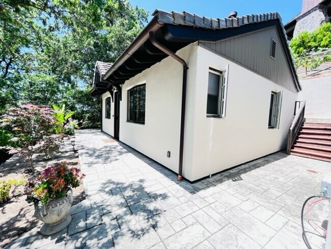 Primary Photo - FURNISHED!!! Charming 2BD/1BA Single-Story...