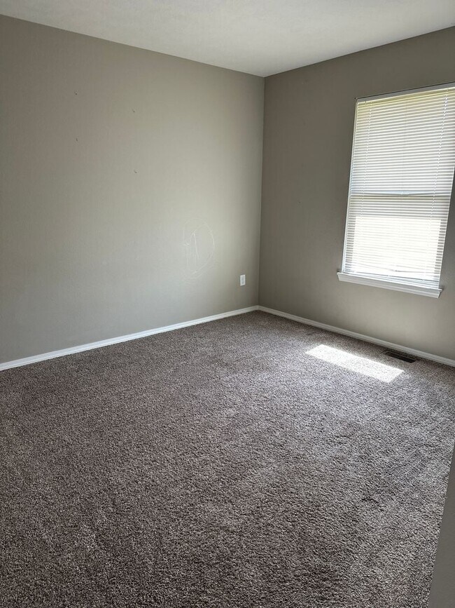 Building Photo - Stunning 4 Bedroom Rental Home!