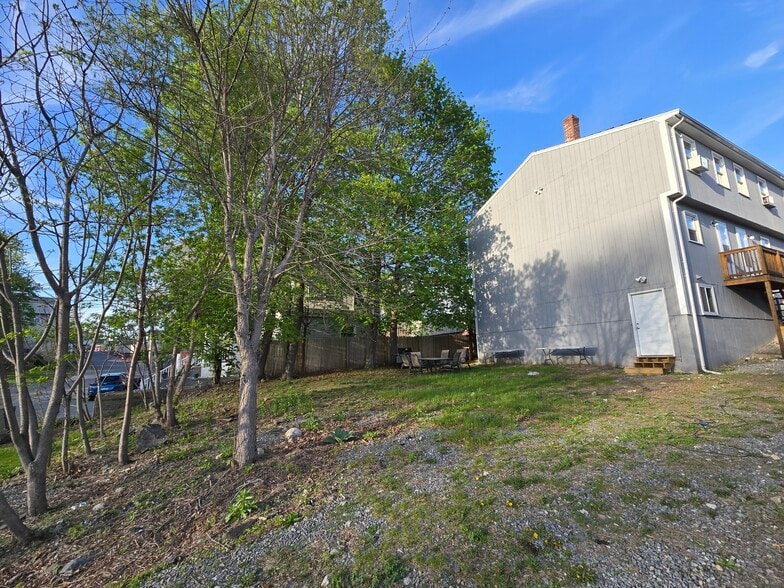 Building Photo - 157 3rd St