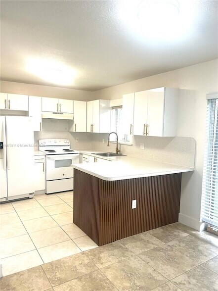 Building Photo - 1240 SE 28th Ct