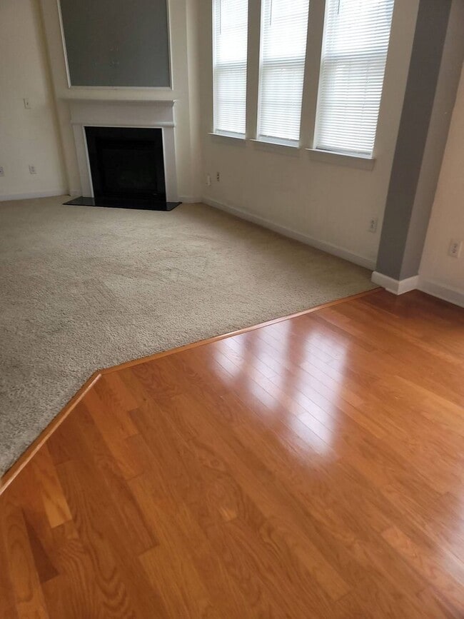 Building Photo - Nice Townhome off Providence Rd/485 South