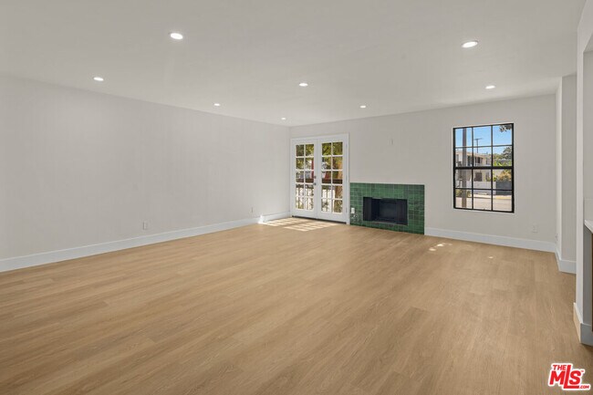 Building Photo - 11759 Gateway Blvd