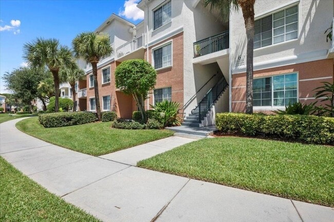 Building Photo - 6203 Myrtlewood Cir W