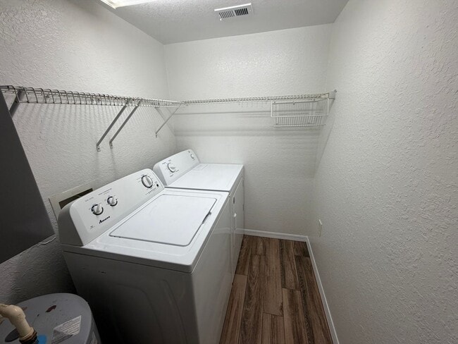 Building Photo - ANNUAL RENTAL - KEY ROYAL CONDO -THIRD FLOOR- 2 BED-1 BATH