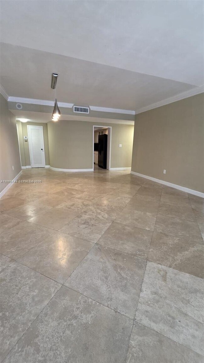 Building Photo - 5825 Collins Ave