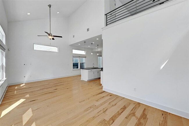 Building Photo - 2308 Hermia St