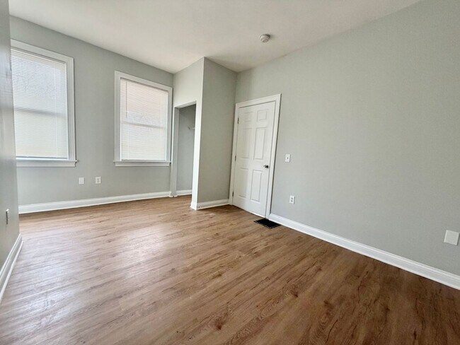 Building Photo - SUPER CLEAN!  2 bed in Madisonville!