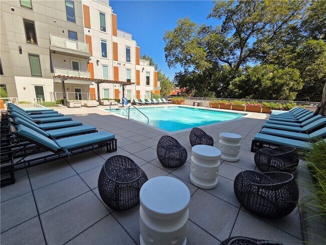 Building Photo - 775 Juniper St NE