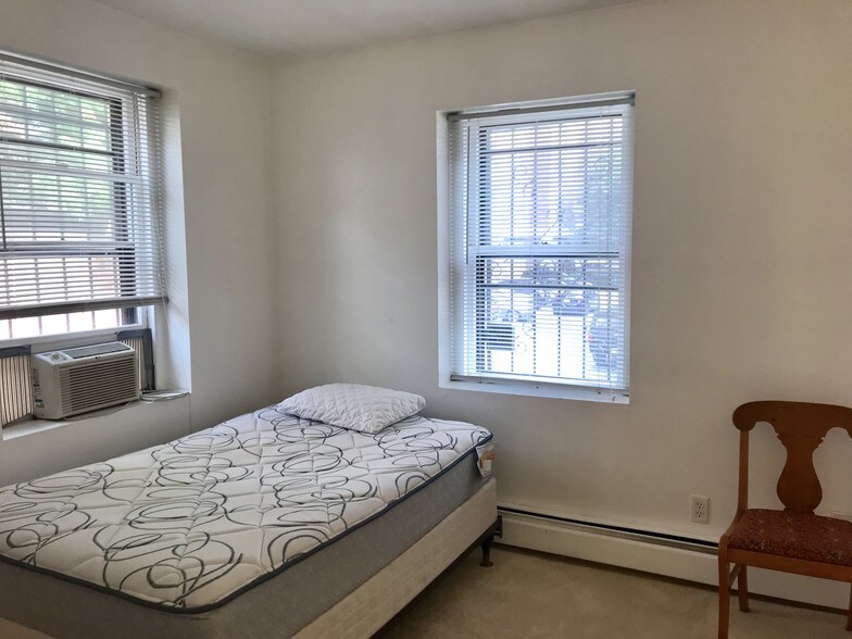 Building Photo - 8 Follen St