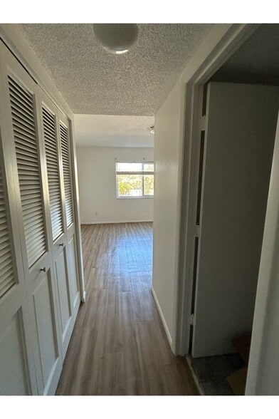 Building Photo - 1540 Glen Oaks Dr E