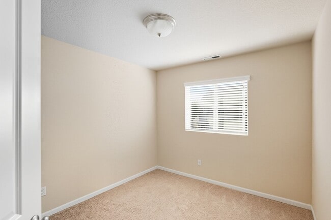 Building Photo - Lovely 3 Bedroom 2.5 Bath Sherwood Townhom...