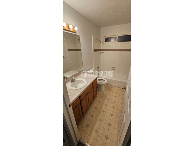 Building Photo - 981 Hudson St