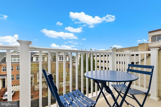 Building Photo - 3915 Chain Bridge Rd