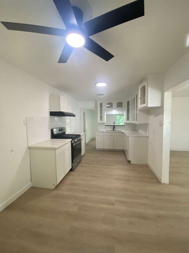 Building Photo - BEAUTIFUL HOME IN HOUSTON. MOVE IN READY!.