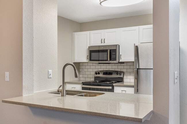 Experience upgraded Lux apartments today! Stainless steel appliances, shaker cabinets, and more! - Village Green Student Housing
