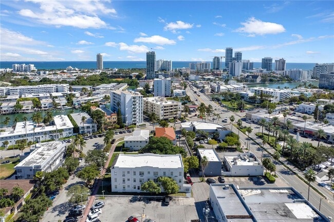 Building Photo - 924 Marseille Dr