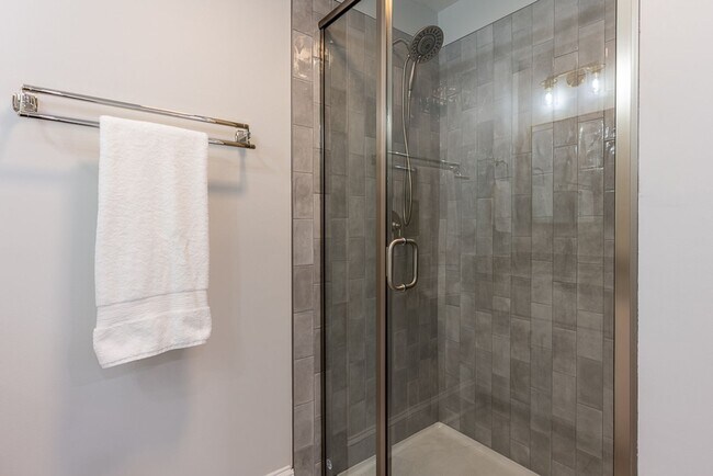Building Photo - Wake up on Polo – Fully Furnished Home Nea...