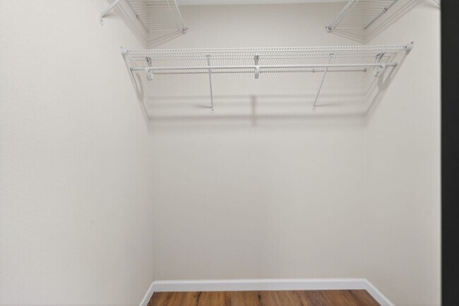 Building Photo - Updated 4BD Lake Oswego Home - Prime Location