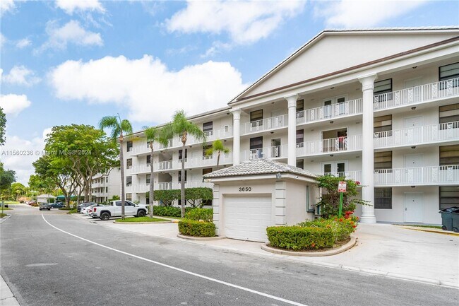 Building Photo - 3650 Whitehall Dr