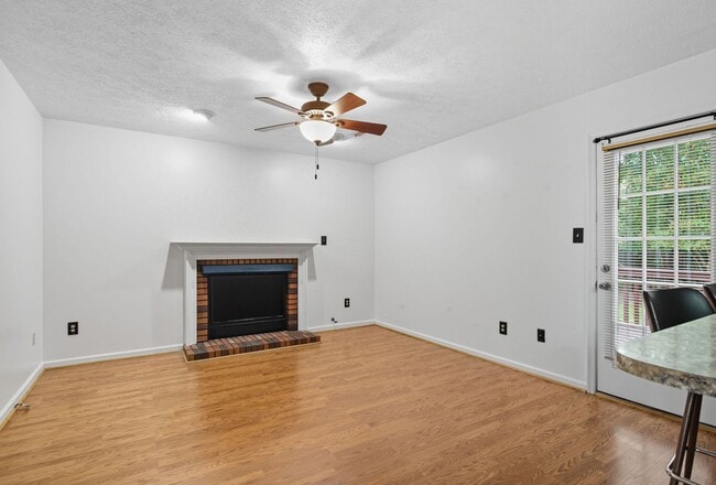 Building Photo - 40 Westview Dr