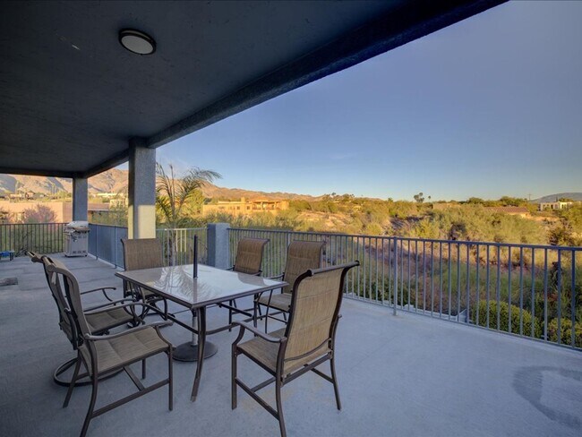 Building Photo - 4 Bedrooms, 3 Bathrooms