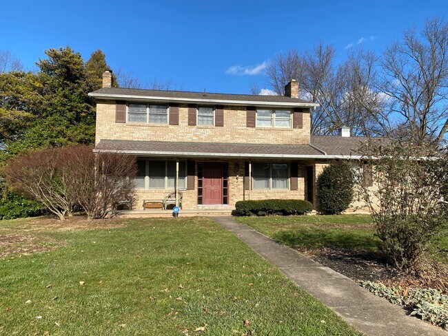 Single Family Home in a safe neighborhood - 3305 Colby Ln