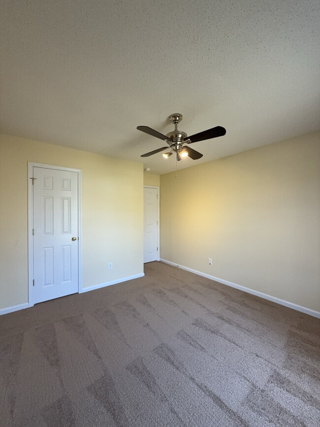 Building Photo - Three Bedroom Two and Half Full Bathroom R...