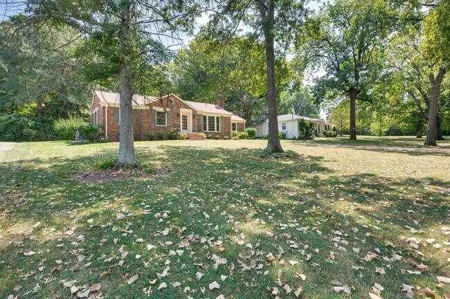 Building Photo - 5040 Stillwood Dr