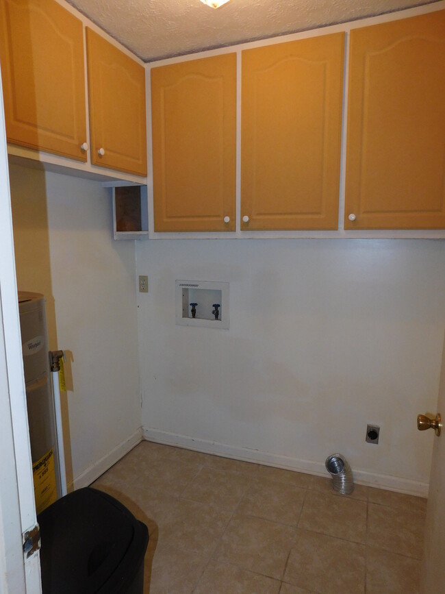 Building Photo - 1730 Elmwood Dr