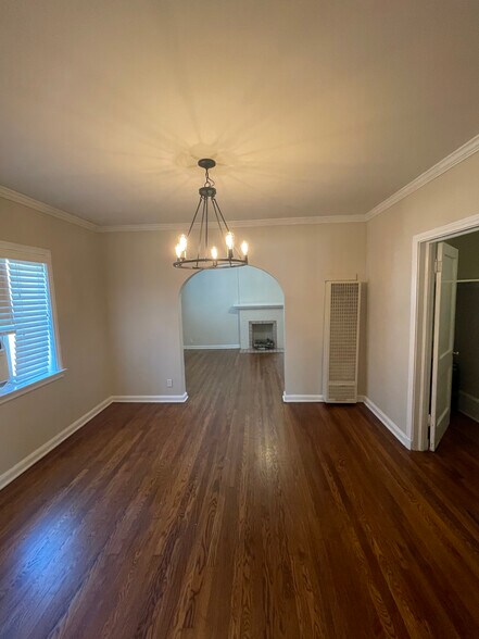 Building Photo - 1216 S Saint Louis Ave