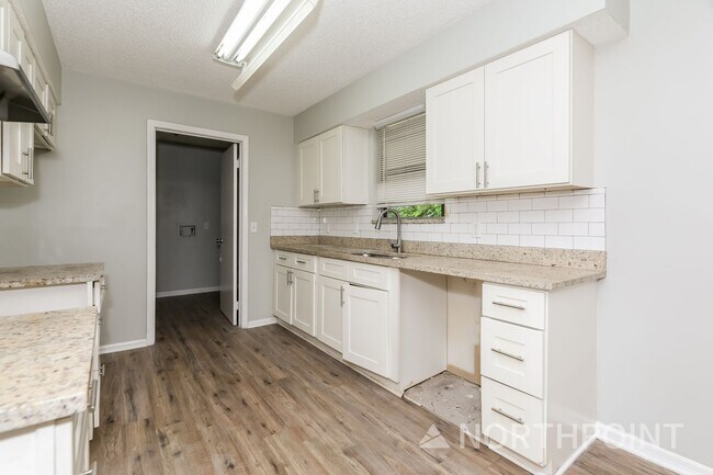 Building Photo - 3 BR/2BA | Newly Renovated Single Family Home | 1-Car Garage Parking | Fenced  backyard