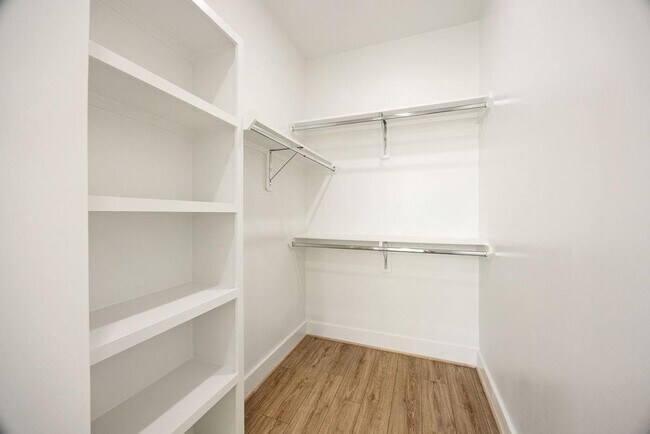 Building Photo - 2121b Hoskins Dr