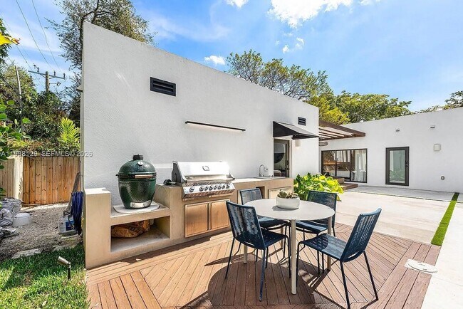 Building Photo - 445 NE 76th St