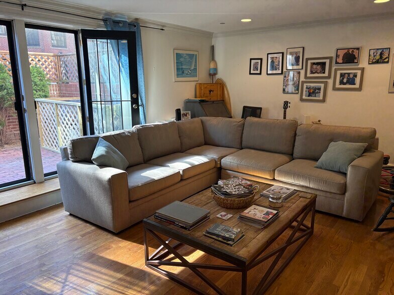 Building Photo - 331 Beacon St