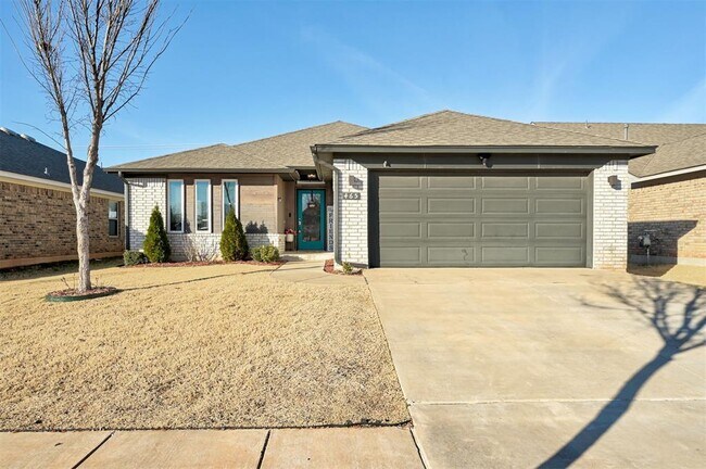 Building Photo - 465 Compass Dr