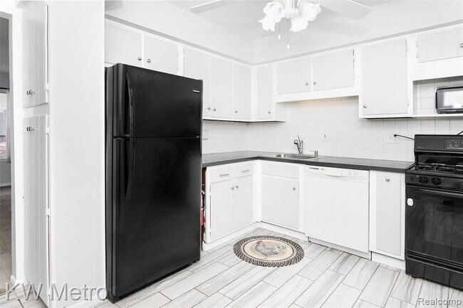 Building Photo - 29166 Tessmer Ct