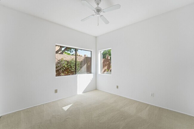 Building Photo - Welcome to this stunning 3-bedroom, 2-bathroom home in the heart of Scottsdale, AZ