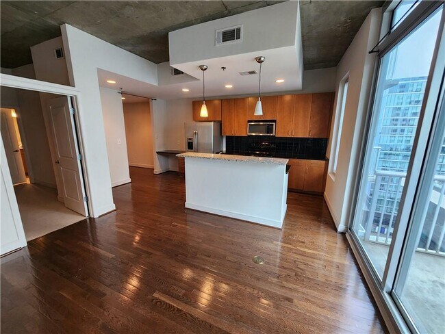 Primary Photo - 44 Peachtree Pl NE