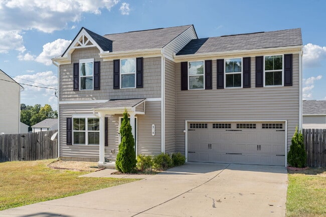 Building Photo - Spacious 4-Bedroom Home for Rent in Prime ...