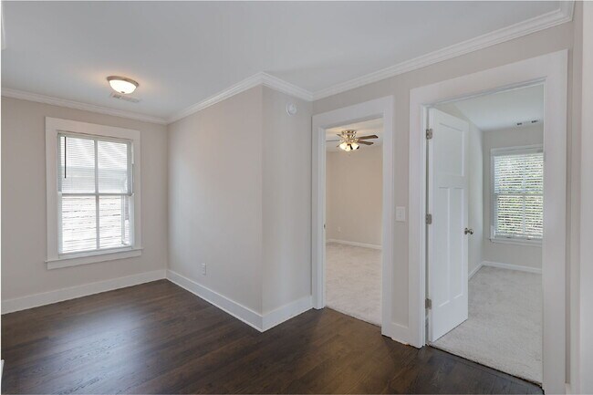 Building Photo - 2033 Cherokee Dr