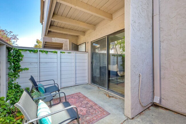 Building Photo - 9209 Village Glen Dr